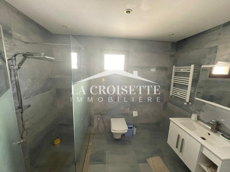 Etage de villa avec terrasse S+3 meublé à La Marsa